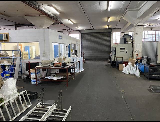 1,000M² WAREHOUSE TO LET IN WESTMEAD